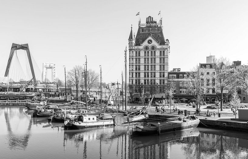 The White House in the Old Harbour in Rotterdam in black and white by MS Fotografie | Marc van der Stelt
