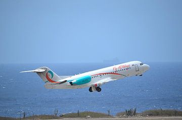 Fly All Ways - departing from Curaçao by Karel Frielink