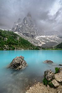 Lago di Sorapis in den Dolomiten im Frühling