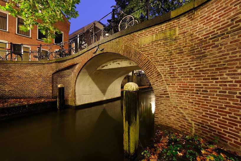 Magdalena bridge over the Nieuwegracht in Utrecht (3) by Donker Utrecht