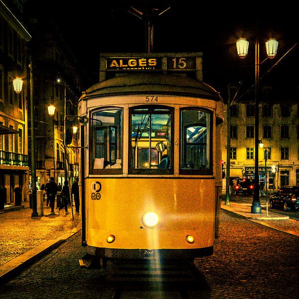Tram - Lissabon (kleur) van Rob van der Pijll