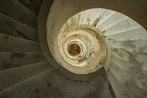 Escalier vers l'obscurité 2