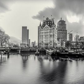 Witte Huis in Zwart-wit by Peet de Rouw