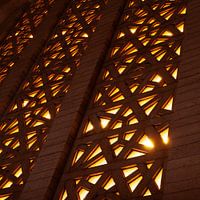 Abstracte zon door een patroon van vensters