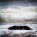 Sfeer foto van rotsblok in zee van Mark Scheper thumbnail