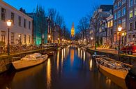 Stadsgezicht van Amsterdam met de Zuiderkerk bij zonsondergang van Eye on You thumbnail
