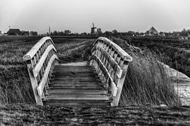 Brug naar boerderij, molen en pyramide! van Sidney Portier