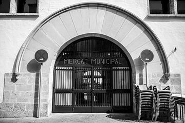Ingang van de Mercat Municipal in het oude centrum van Javea. van Arte D'España