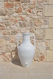 Witte kruik in de zon