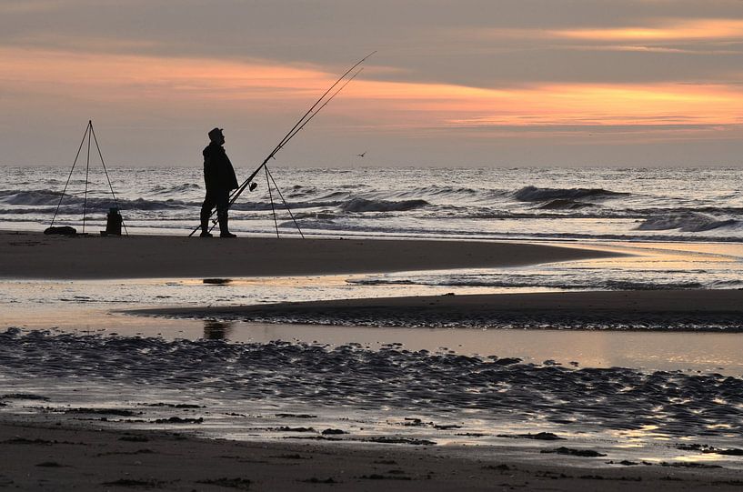Fischer am Strand von Wil van der Velde