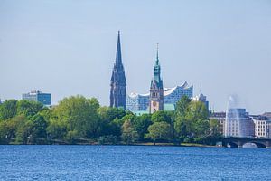 Außenalster avec l'hôtel de ville et l'Elbphilharmonie