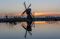 Een molen tijdens de zonsondergang in Friesland