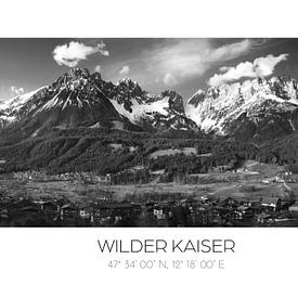 Wilder Kaiser met coordinaten | Grafische poster | zwartwit fotografie van Laura Dijkslag