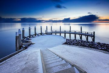 Die Hafenmole von Oudeschild im Winter. von Justin Sinner Pictures ( Fotograaf op Texel)