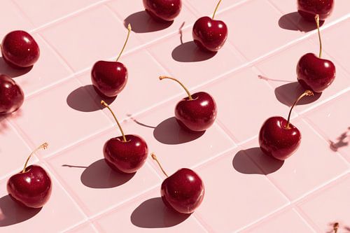 Kirschen auf rosa von Franka Poulain