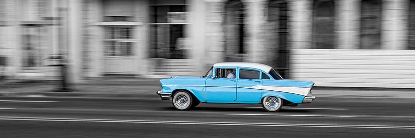 Taxi in Havana van Cor Ritmeester