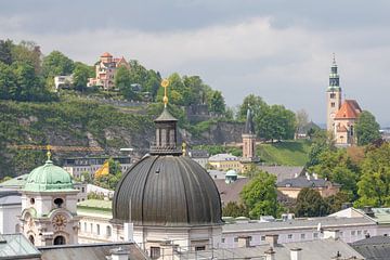 Salzburg - Uitzicht op de Mönchsberg van t.ART