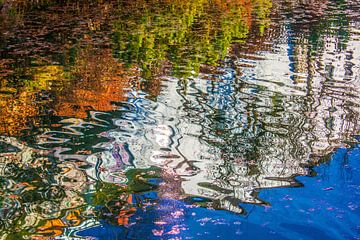 Gestalten im Teich von Christa Kramer