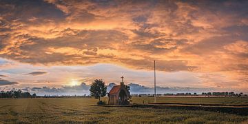 Panorama en zonsondergang bij de Kapel op de Heuvel van Henk Meijer Photography