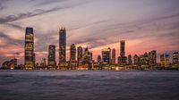 Jersey City dans la lumière rouge-orange du soir