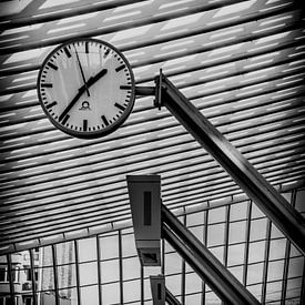 "Station Liège - Guillemins - The Clock" van AvrieVision I Annemarie Vriends