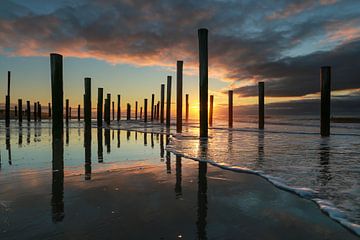 Strand Petten bij zonsondergang van FotoBob