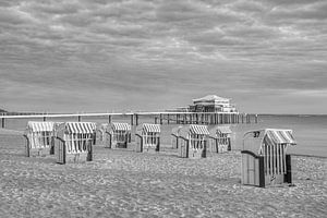 Morgensonne am Timmendorfer Strand schwarz-weiß