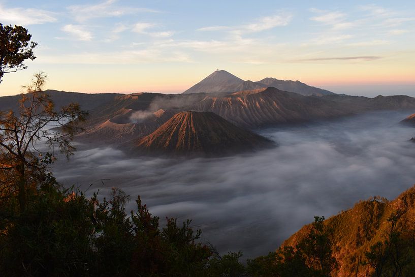 Sunrise Bromo, Java, Indonesia by Siemon Vanderhulst