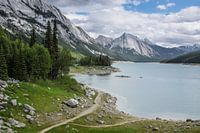 Medicine Lake in de Rocky Mountains Kanada