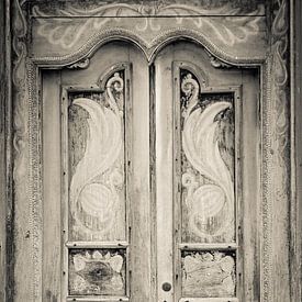 The door of the white building at the entrance to the Royal Rock Temple complex location Dambulla by Inez Wijker