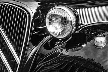 Citroën Traction Avant klassieke limousine auto detail in zwart en wit van Sjoerd van der Wal Fotografie