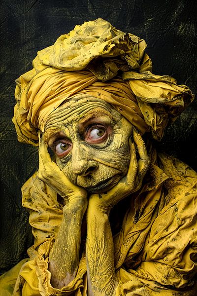 portrait pittoresque d'une femme avec des fleurs par Egon Zitter
