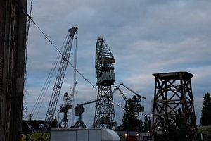 Le port de Gdansk en Pologne avec les célèbres grues