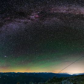 Milchstraßenpanorama auf Berg von Kurt Hohenbichler