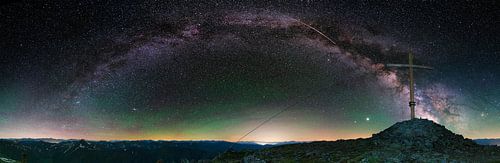 Melkweg panorama op de berg van Kurt Hohenbichler