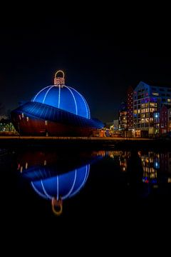 DOT Groningen : la plus grande boule du monde sur Ingrid Visser