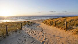 Strandopgang aan zee van Dirk van Egmond