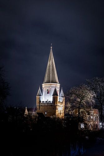 Trocknungsturm bei Nacht von Arnold van Rooij