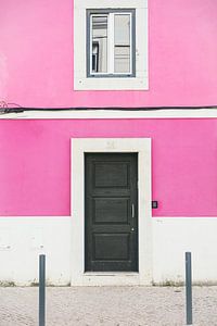 Rosa Fassade und Tür in Portugal