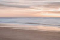 Long exposure abstract beige en blauw pastel art print - neutrale kleuren natuurfotografie