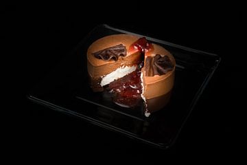 Chocolade dessert met meringue en aardbeiensaus van Wim Stolwerk