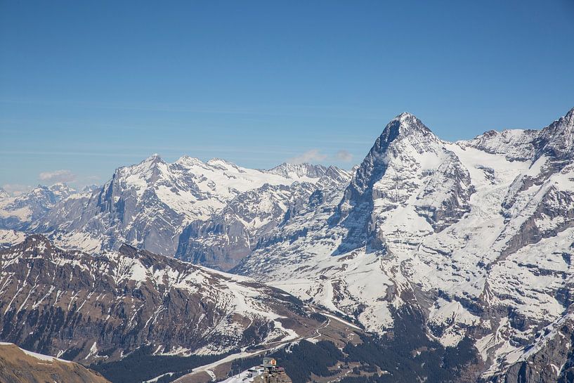 La face nord de l'Eiger dans un paysage ensoleillé de neige hivernale par Martin Steiner
