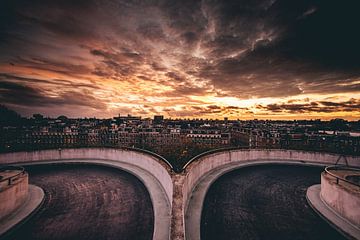 Dramatische zonsondergang Amsterdam! van Peter Haastrecht, van