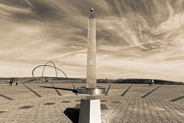 Sonnenuhr mit Obelisk und Horizontobservatorium auf der Halde Hoheward (7-487032)