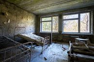 Ziekenhuis in Pripyat - Chernobyl. van Roman Robroek - Foto's van Verlaten Gebouwen thumbnail