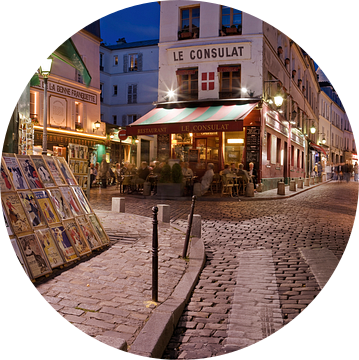 Rue Norvins in Montmartre bij avond / Rue Norvins at Montmartre at dusk van Nico Geerlings