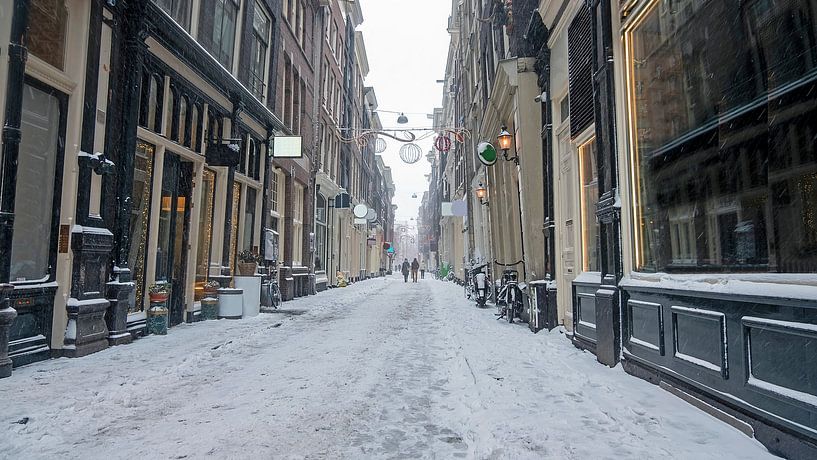Besneeuwd red light district in Amsterdam Nederland in de winter van Eye on You