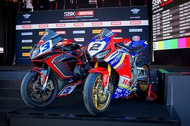 Superbikes auf dem Podium des TT Circuit Assen von Maarten van der Weide