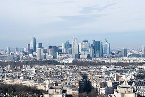 Iconisch uitzicht op La Défense vanaf de Eiffeltoren