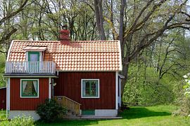 Red House in Sweden by Geertjan Plooijer